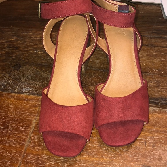 Maroon red sandals(size 8) never worn! - Picture 4 of 5